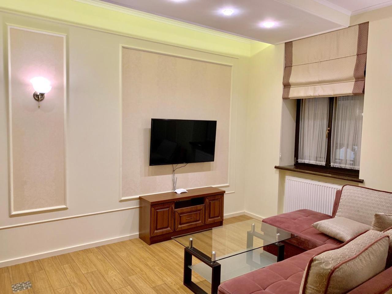 לבוב Two-Bedroom On Lesi Ukrainky מראה חיצוני תמונה